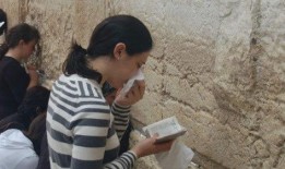 娱乐资讯君每日吃瓜,跟随“吃瓜”节奏，揭秘娱乐圈最新动态